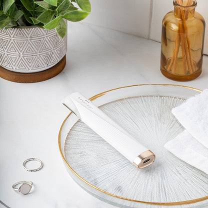 2-in-1 Light Up Sonic Dermaplane & Trimmer